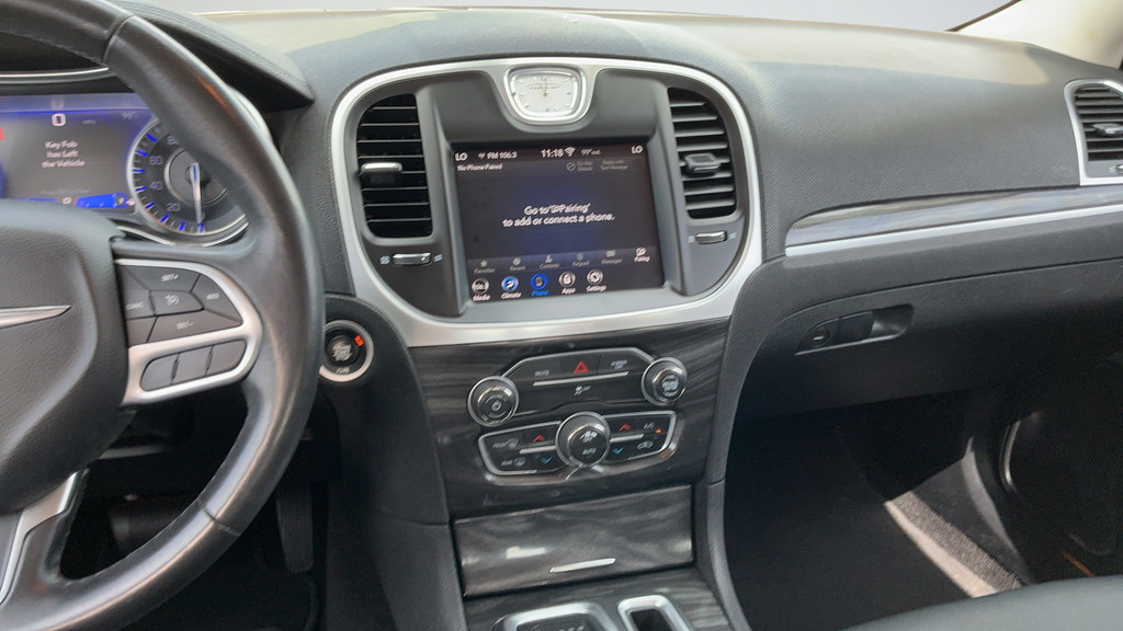 Used 2020 Chrysler 300 Touring w/ Sport Appearance Package RWD image 8