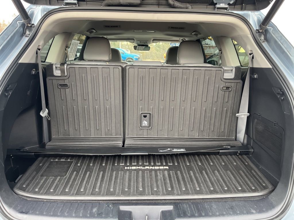 Used 2021 Toyota Highlander XLE image 27