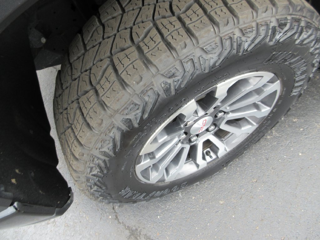 Certified 2023 GMC Sierra 1500 AT4 w/ Technology Package AWD/4WD image 15