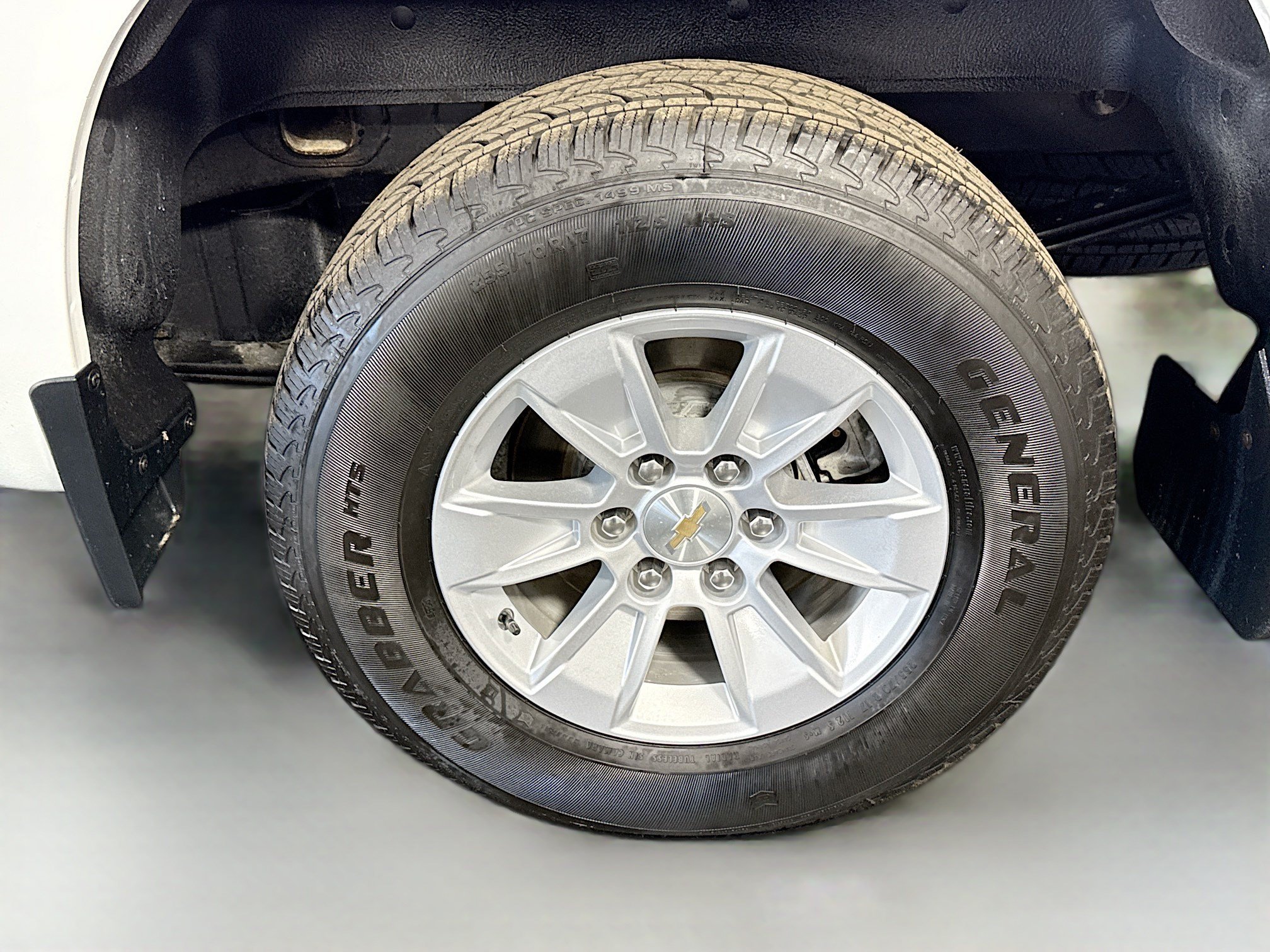 Used 2023 Chevrolet Silverado 1500 LT AWD/4WD image 36