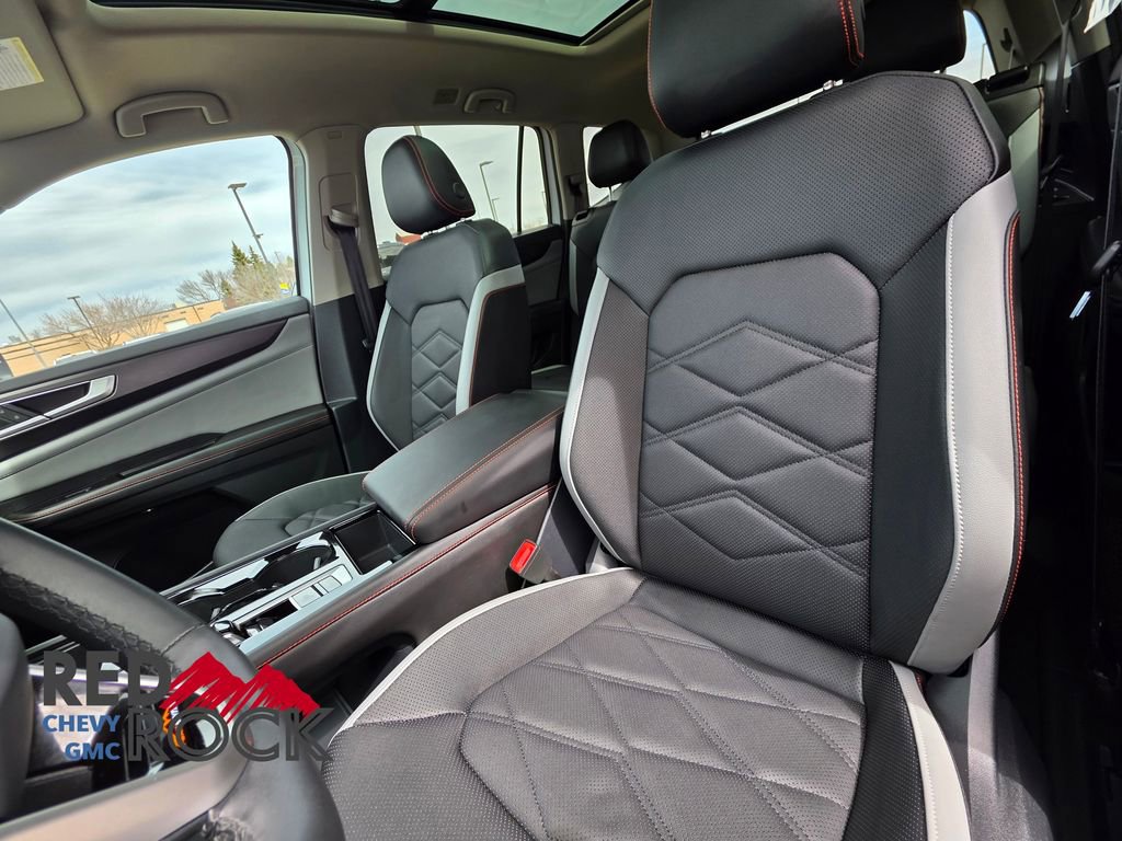 Used 2025 Volkswagen Atlas Peak Edition SE AWD/4WD image 26