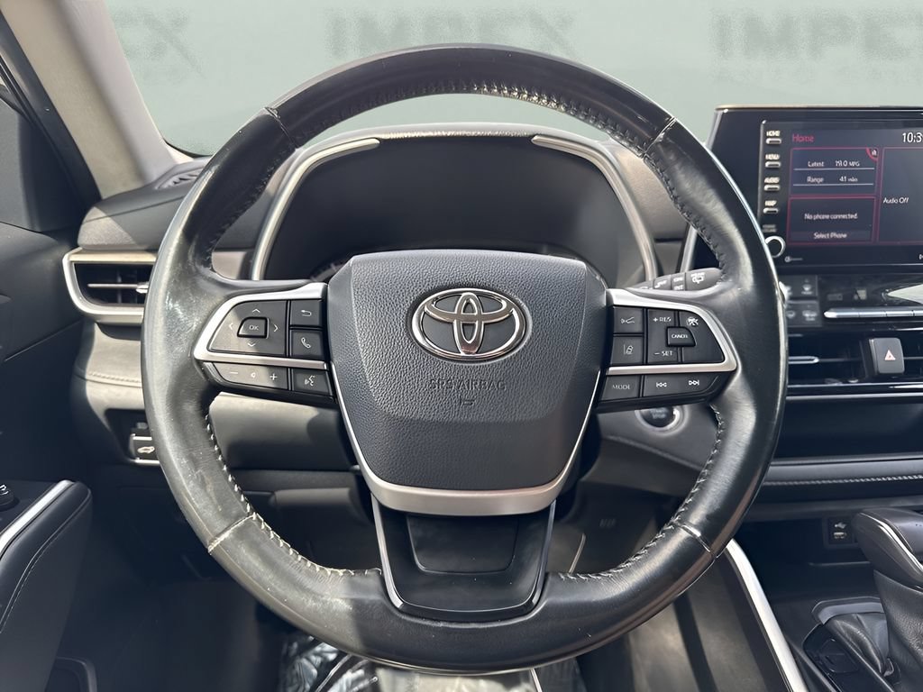 Used 2022 Toyota Highlander XLE FWD image 14