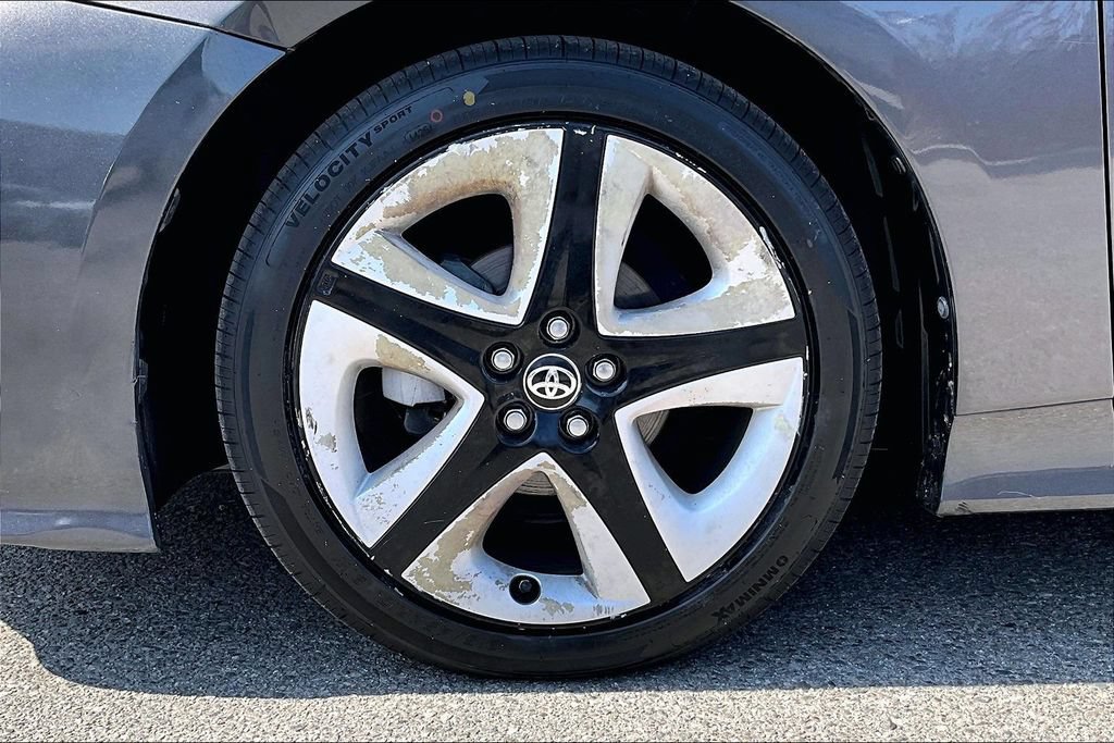 Used 2016 Toyota Prius Four Touring w/ Preferred Accessory Package FWD image 34
