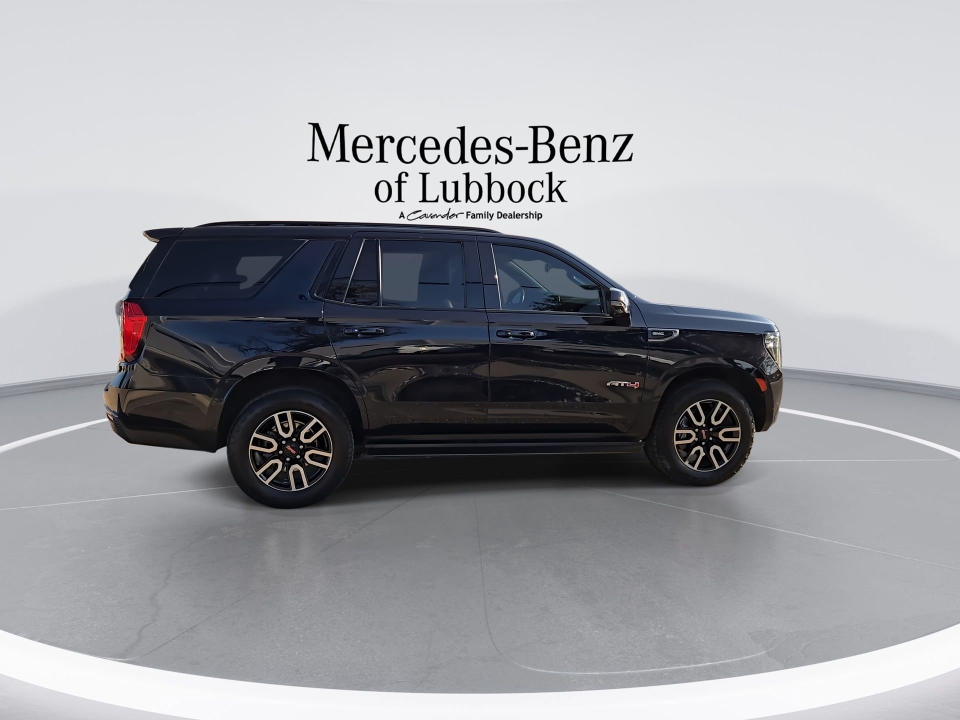Used 2023 GMC Yukon AT4 w/ Technology Package AWD/4WD image 9
