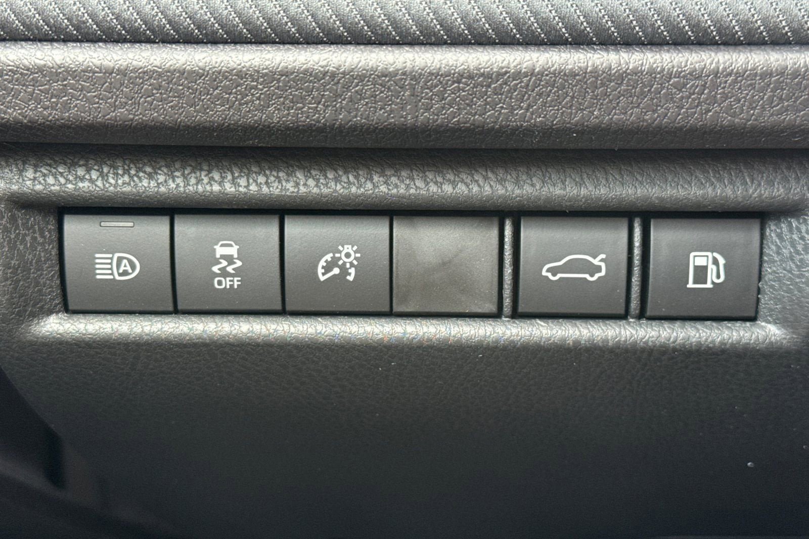 New 2026 Toyota Camry Hybrid FWD image 29