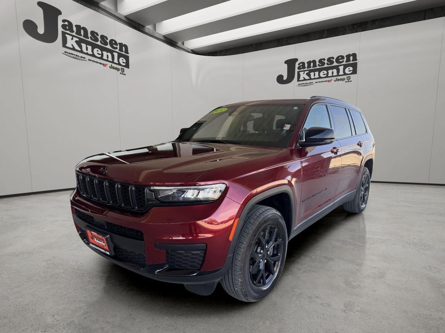 Used 2024 Jeep Grand Cherokee L Altitude AWD/4WD image 5