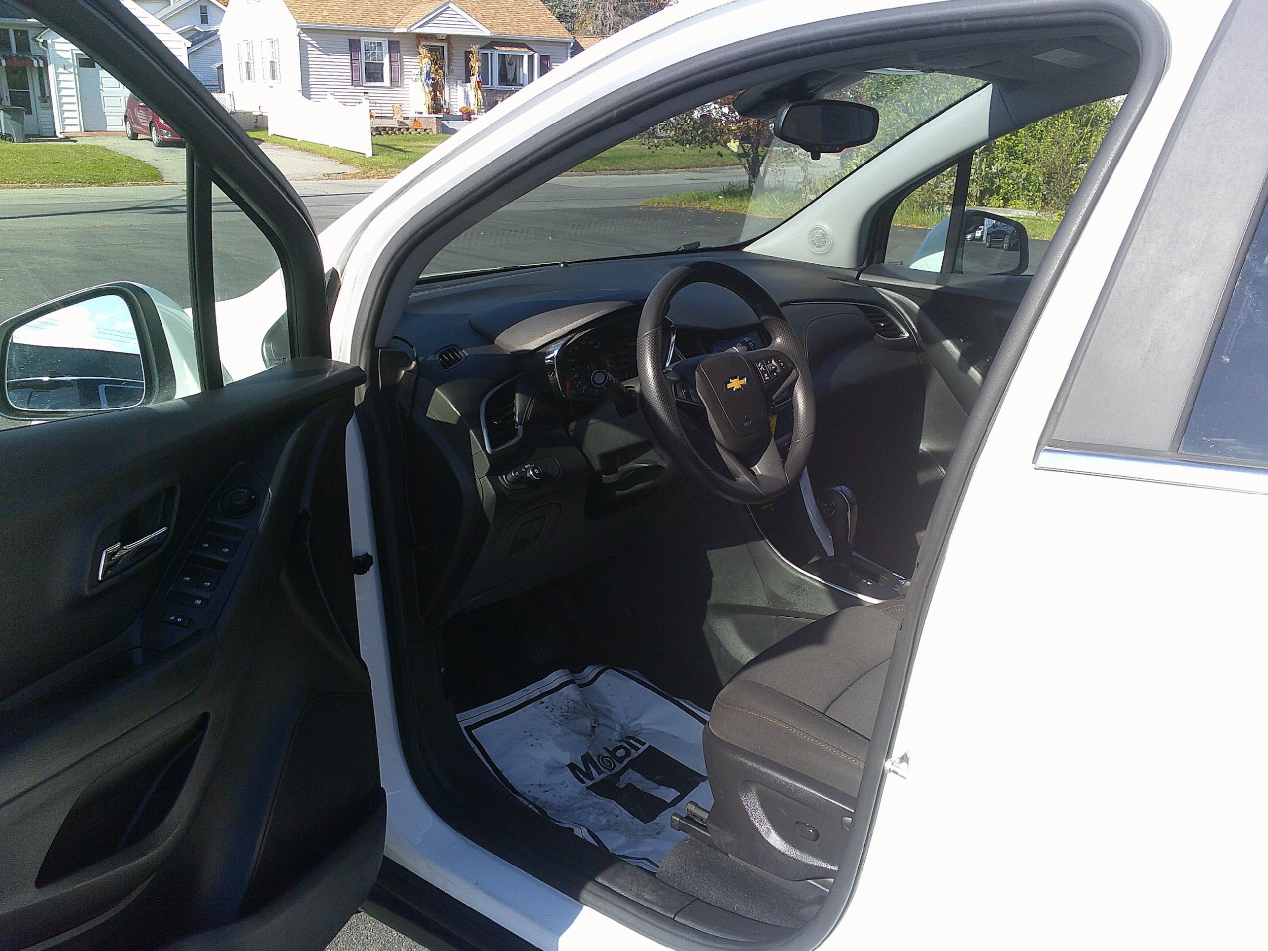 Used 2020 Chevrolet Trax LT FWD image 16