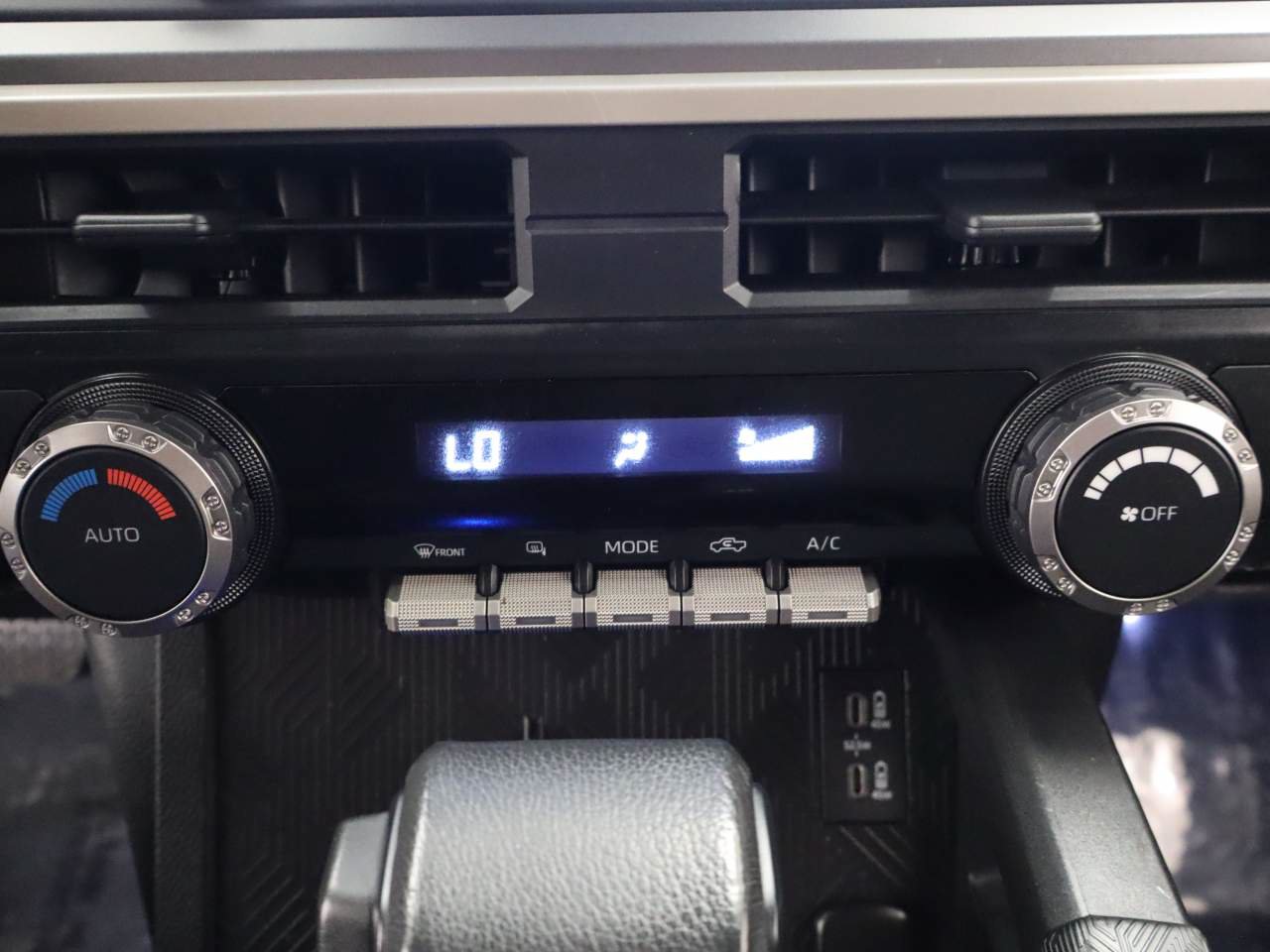 Used 2024 Toyota Tacoma TRD Off-Road AWD/4WD image 11