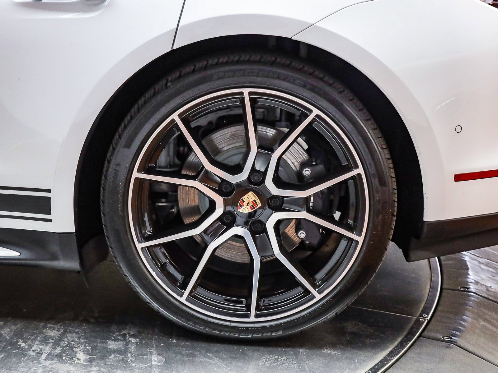 Used 2025 Porsche Taycan image 9