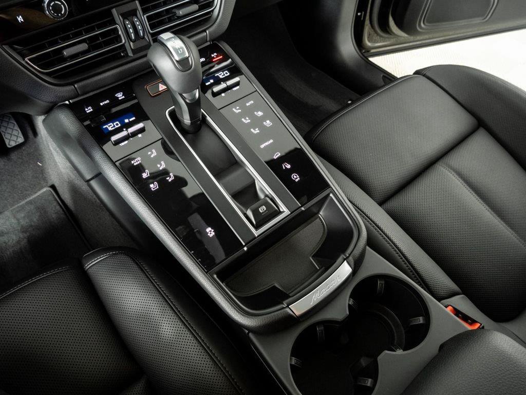 New 2026 Porsche Macan AWD/4WD image 18