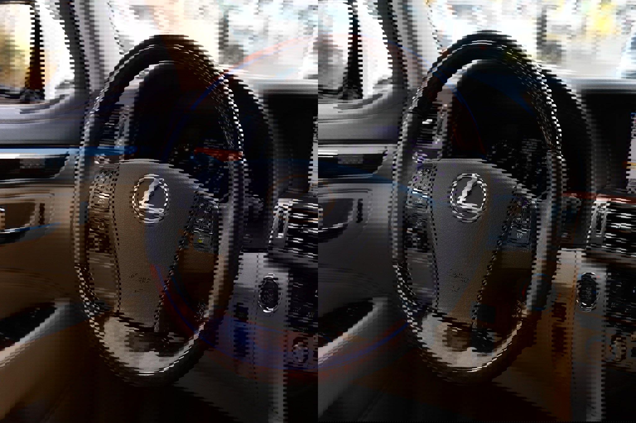 Used 2015 Lexus LS 460 image 35