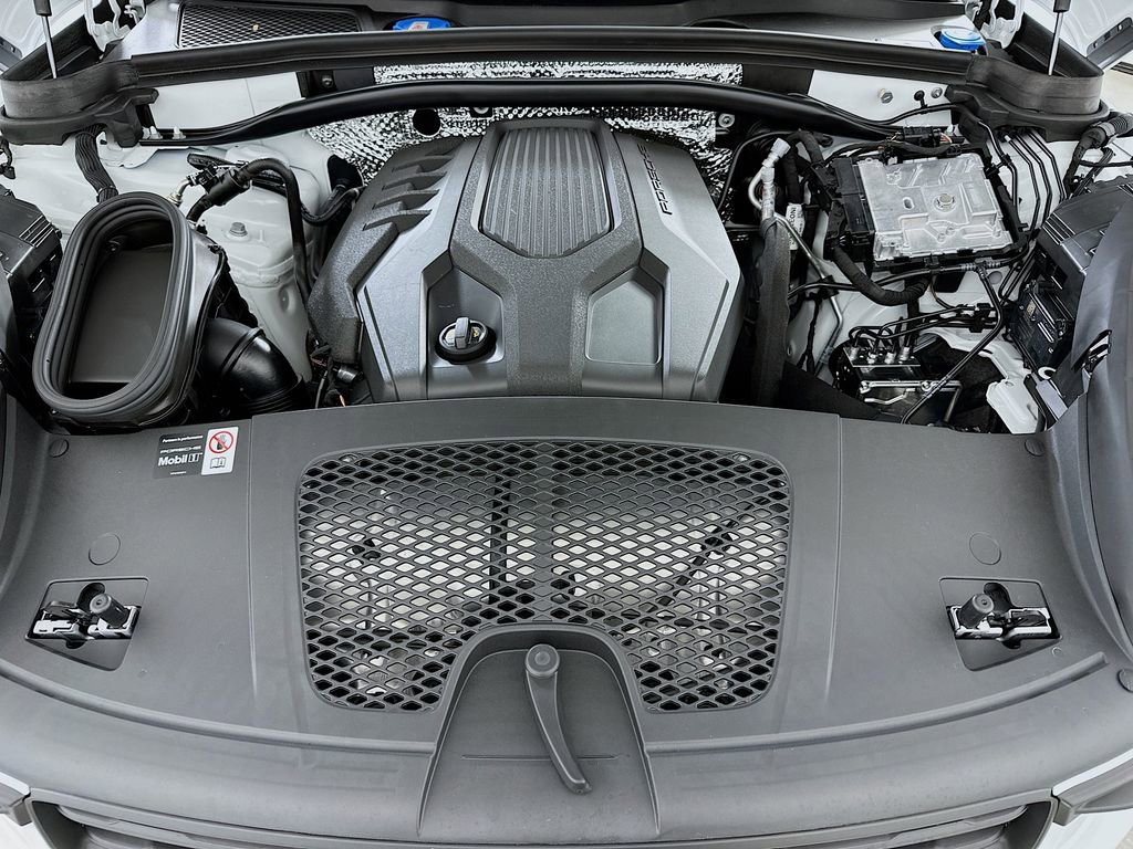 Certified 2026 Porsche Macan image 32