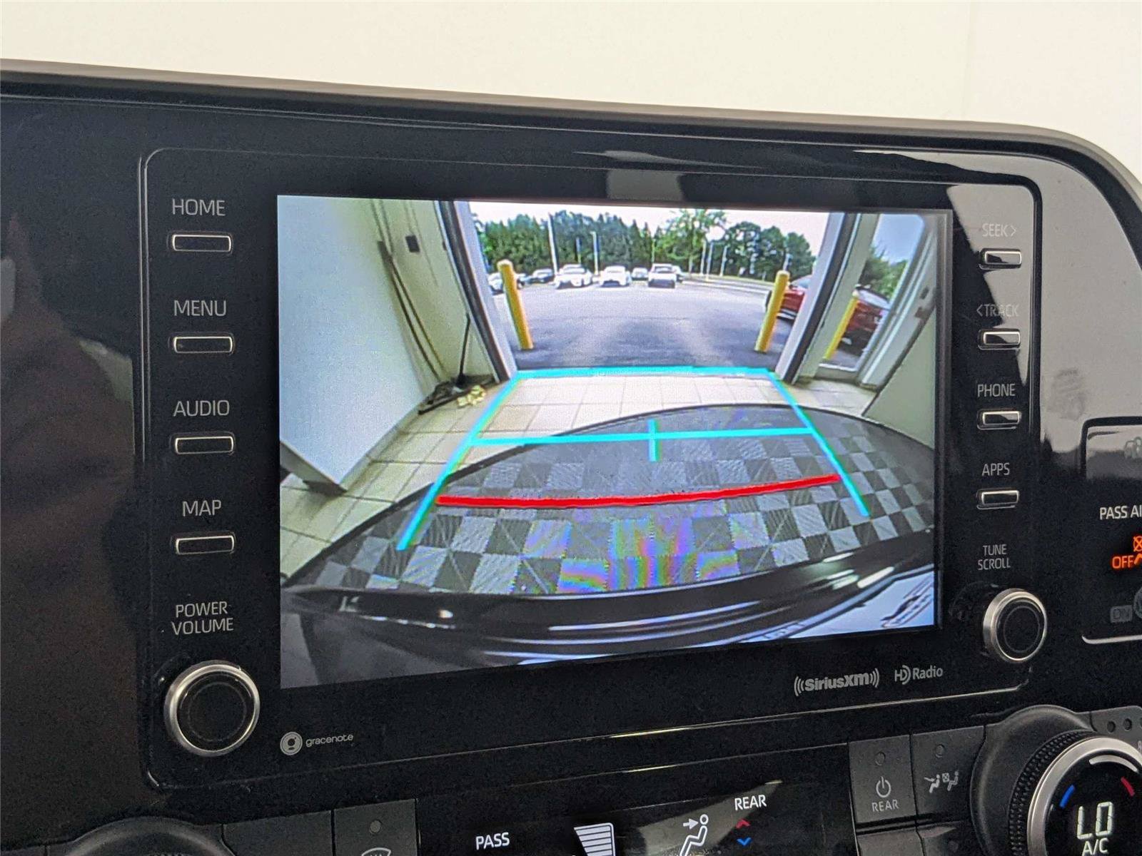 Used 2021 Toyota Highlander XLE FWD image 21