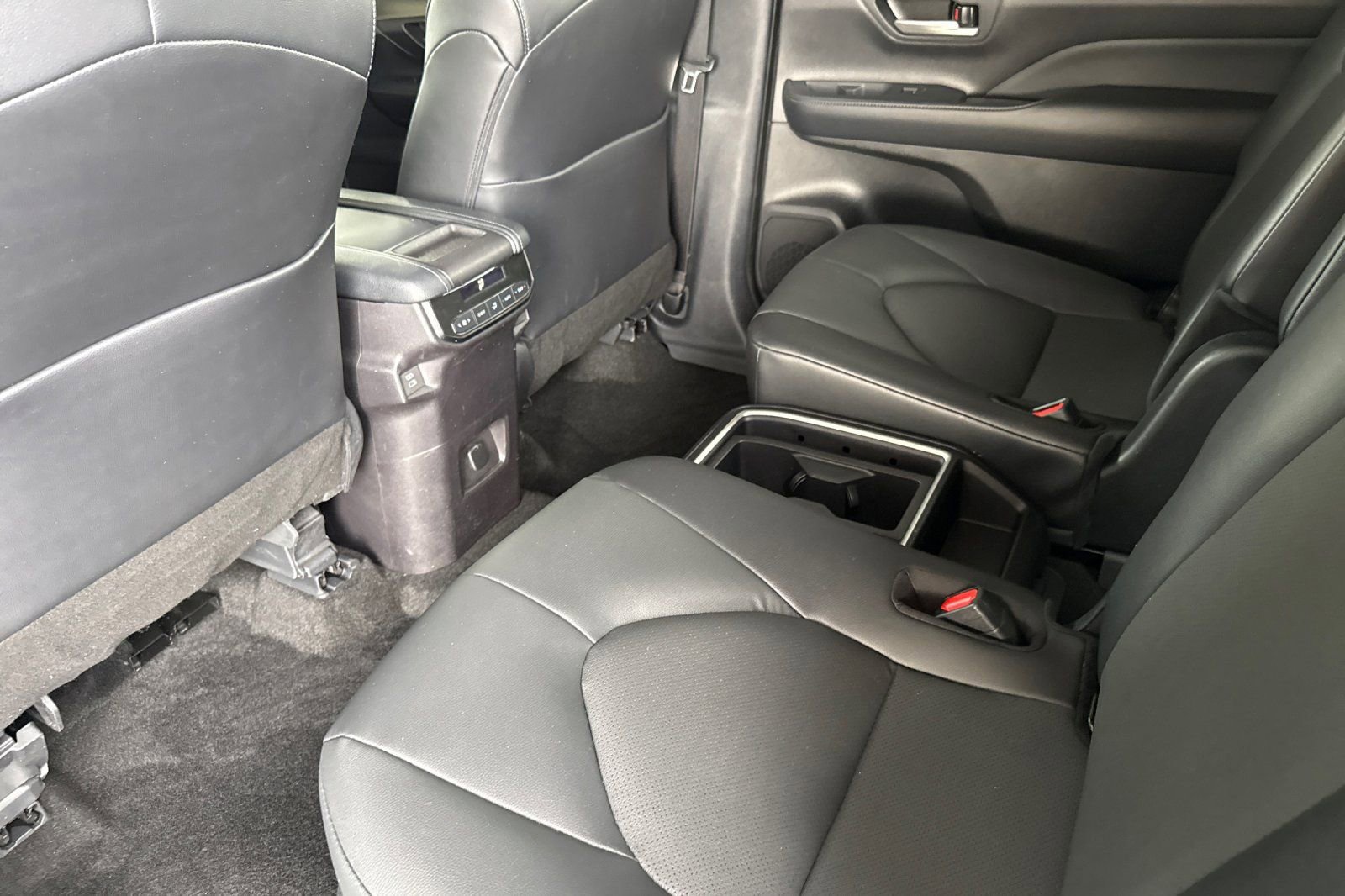 Certified 2025 Toyota Grand Highlander AWD image 15