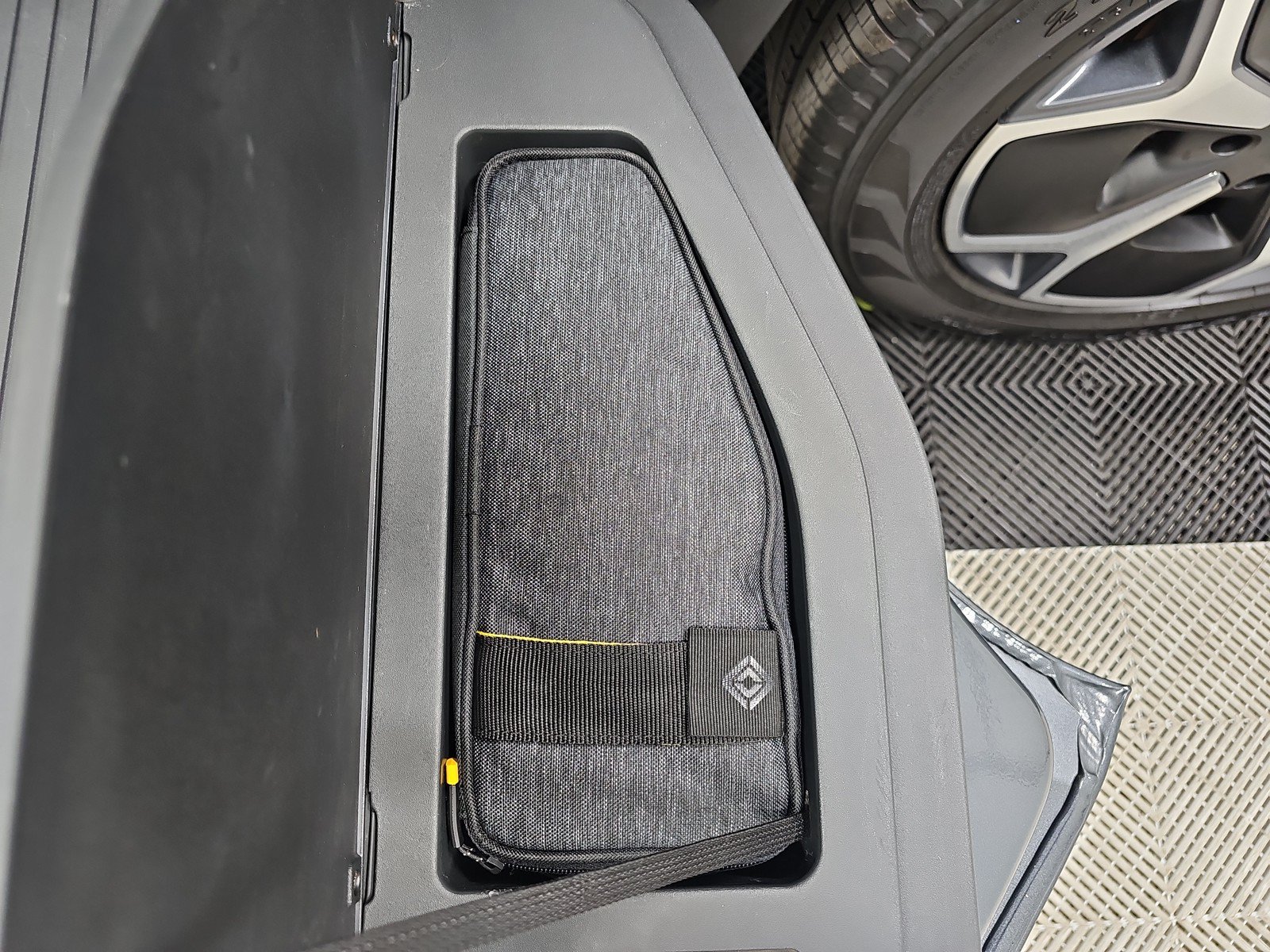 Used 2022 Rivian R1T Adventure AWD/4WD image 32