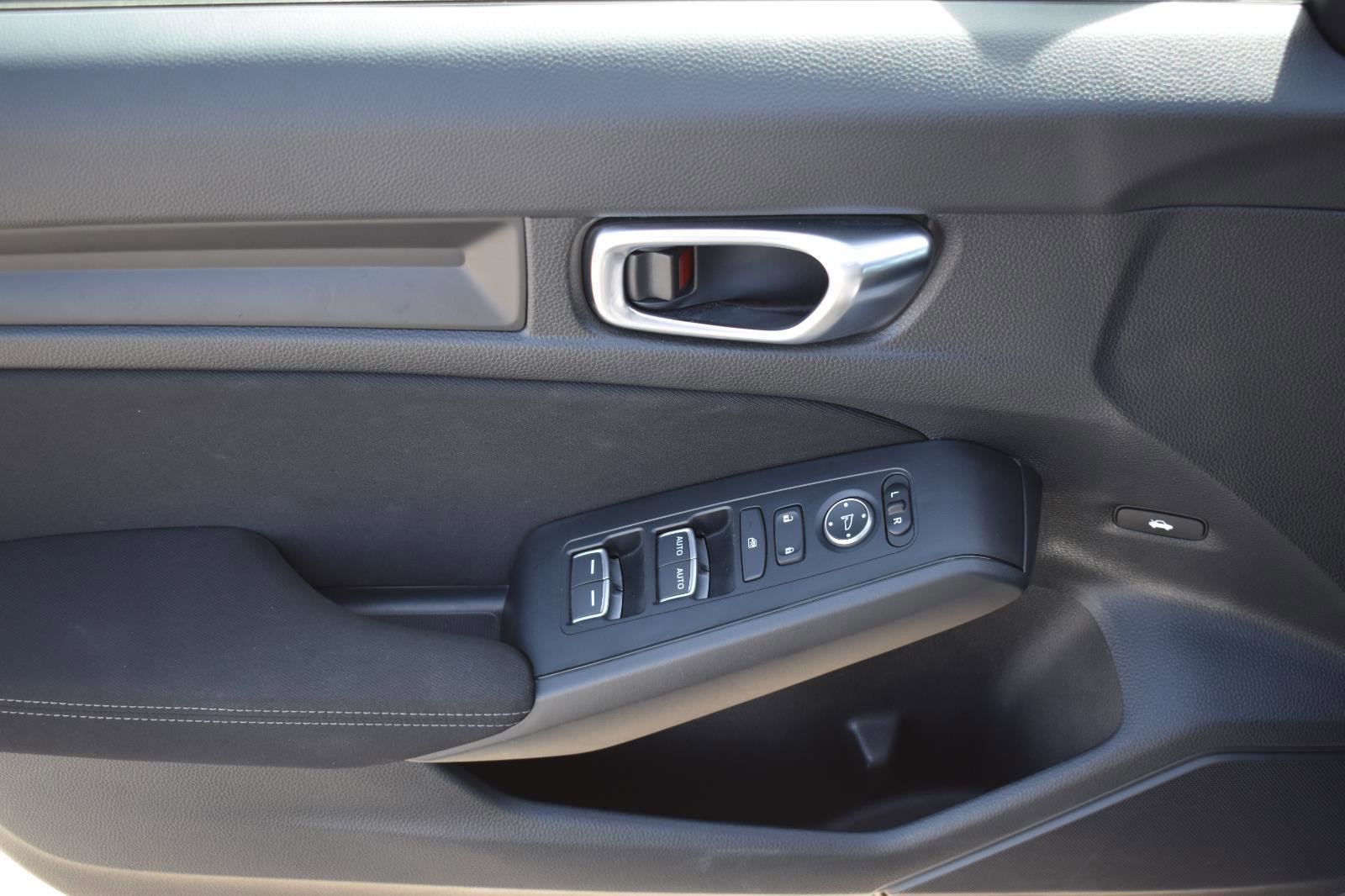 Used 2025 Honda Civic Sport image 16