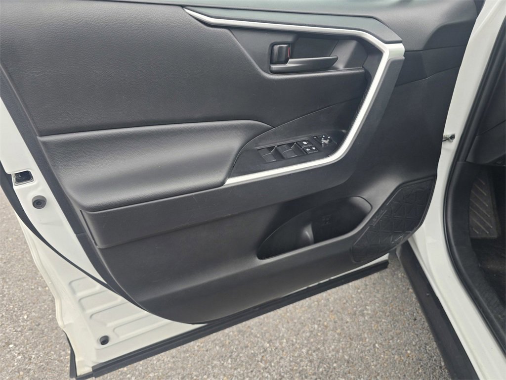 Used 2024 Toyota RAV4 LE image 22