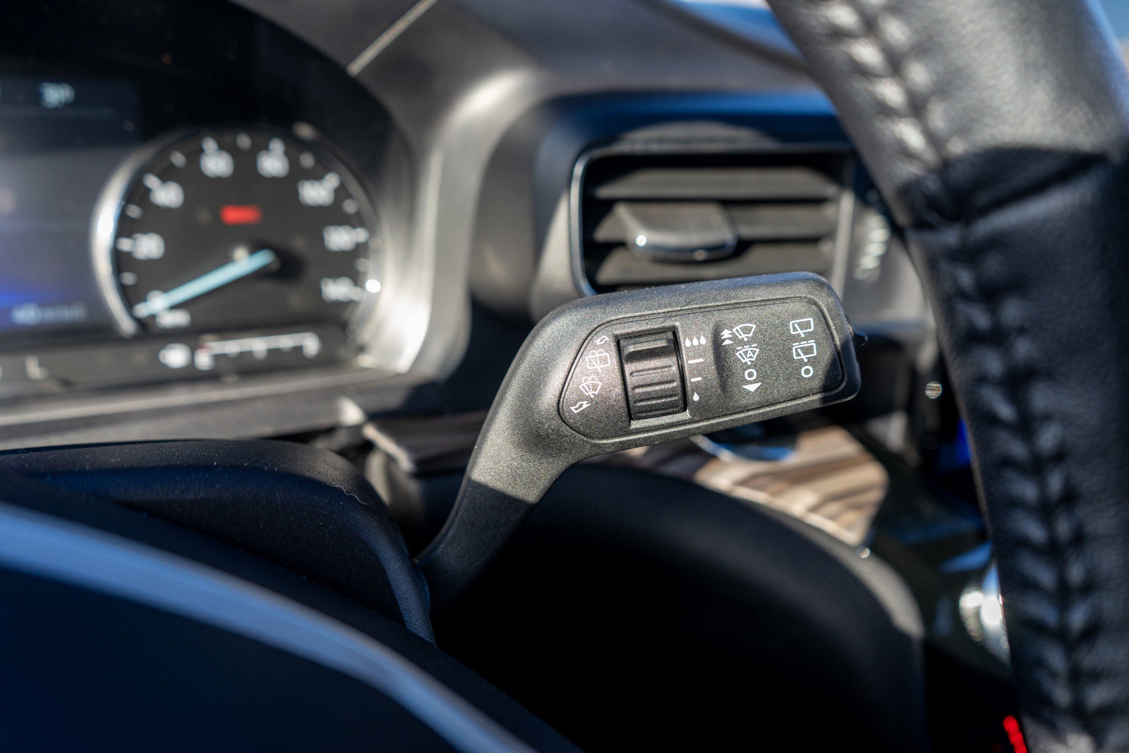 Used 2023 Ford Explorer Limited w/ Hybrid Equipment Group 310A image 27