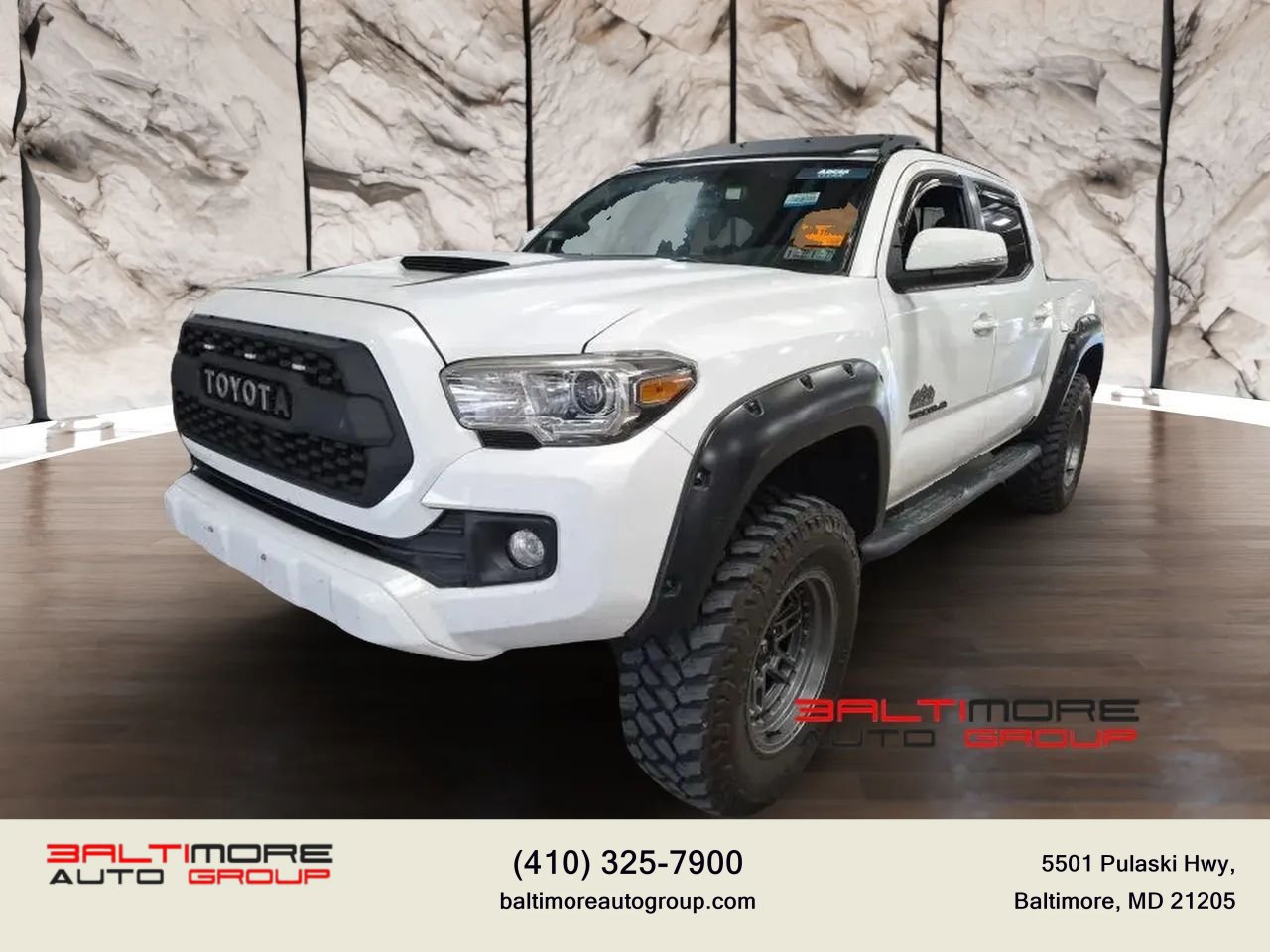 Used 2017 Toyota Tacoma TRD Sport w/ Tow Package (A/T) AWD/4WD image 1