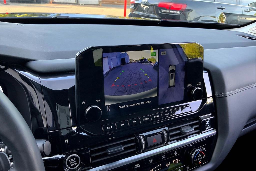 Used 2024 Nissan Pathfinder Platinum image 9