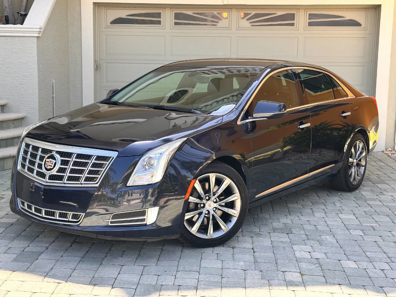 Used 2013 Cadillac XTS Luxury image 4