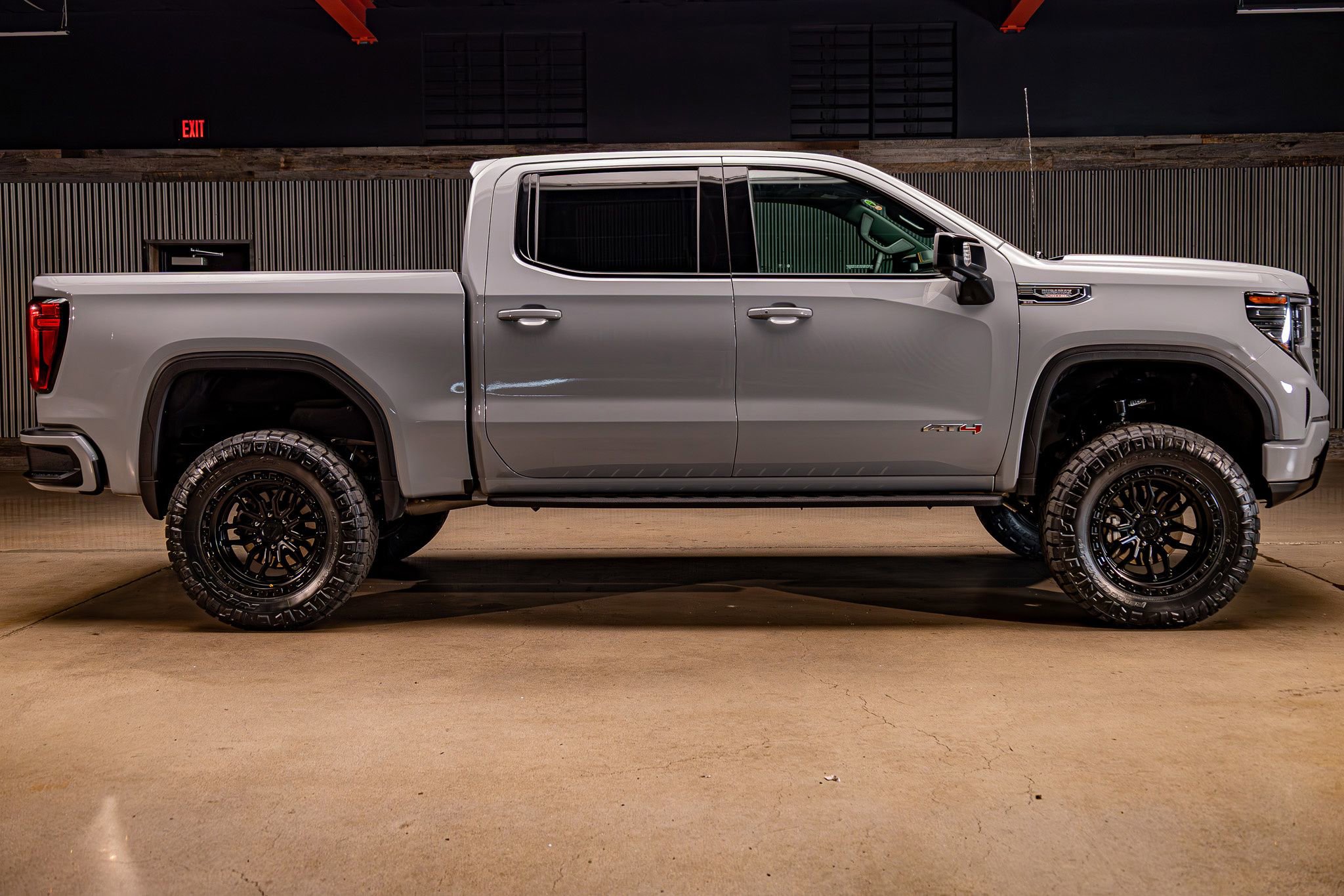 Used 2025 GMC Sierra 1500 AT4 w/ AT4 Premium Package AWD/4WD image 10
