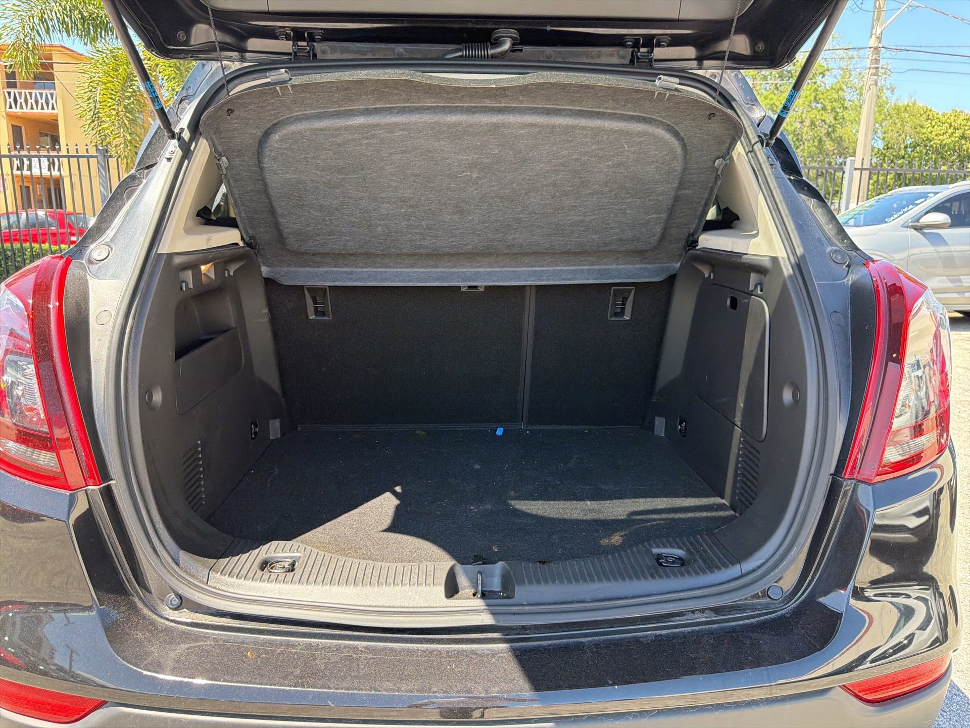 Used 2022 Buick Encore Preferred w/ Safety Package FWD image 7