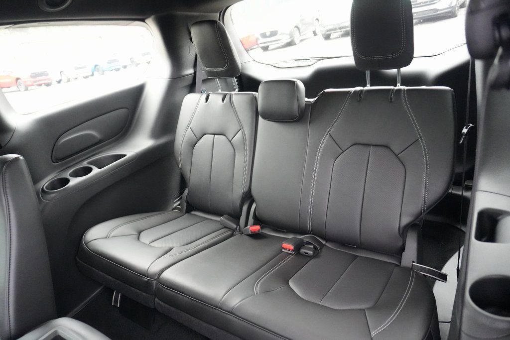 New 2026 Chrysler Pacifica Select image 32