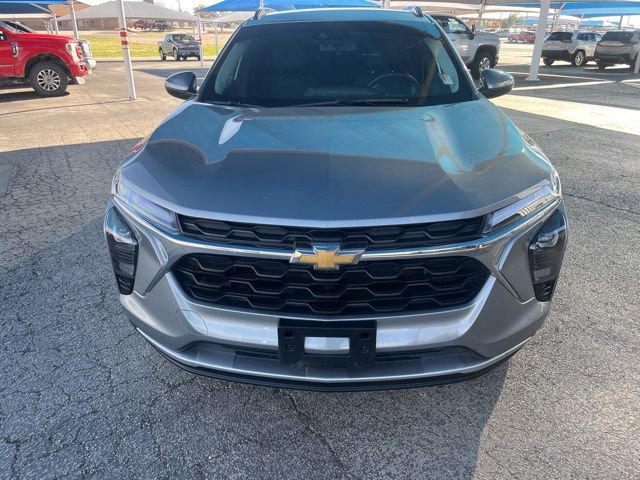 Used 2024 Chevrolet Trax LT w/ Driver Confidence Package image 2