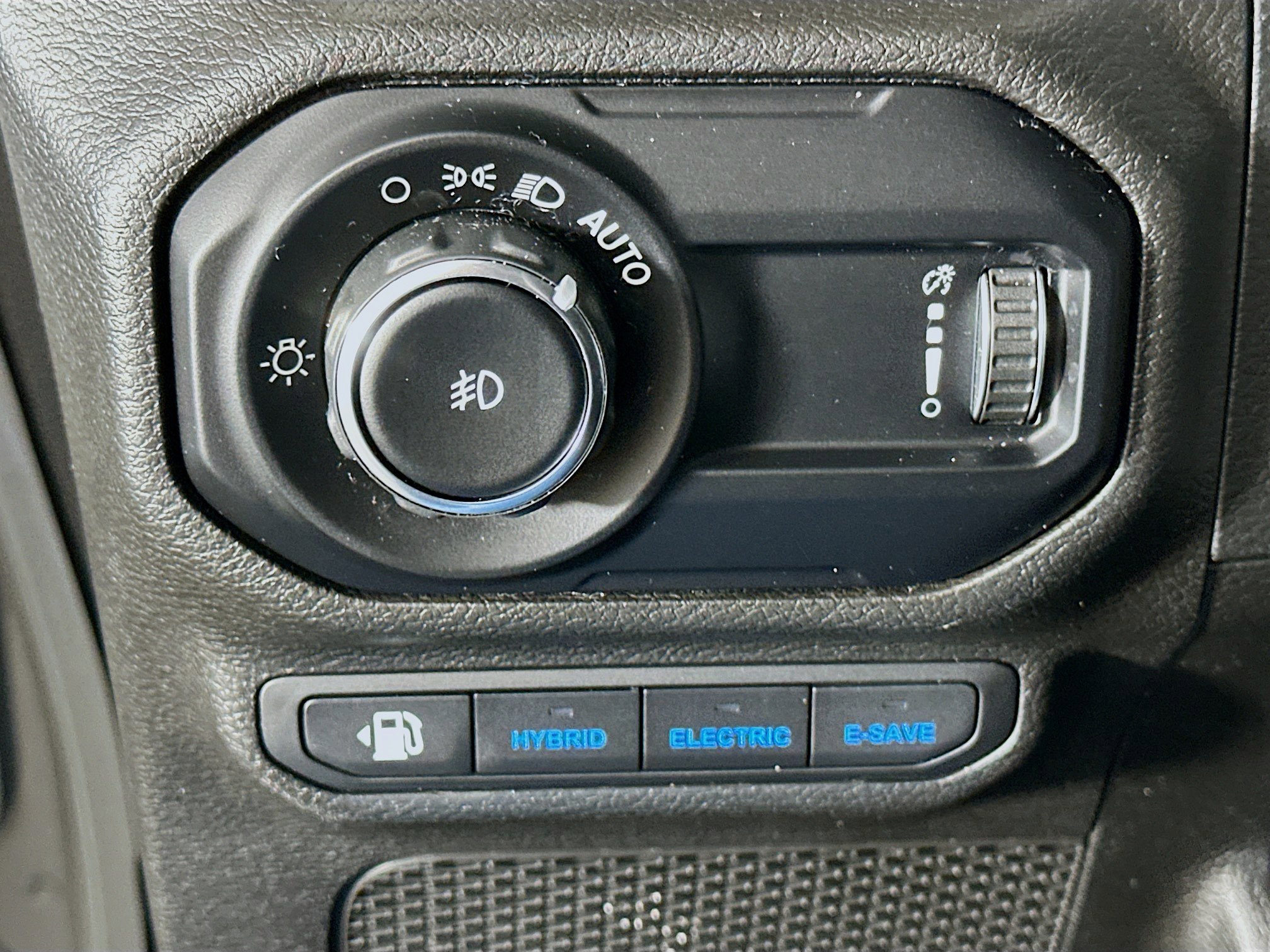 Used 2023 Jeep Wrangler Unlimited w/ 8.4" Radio Group image 16