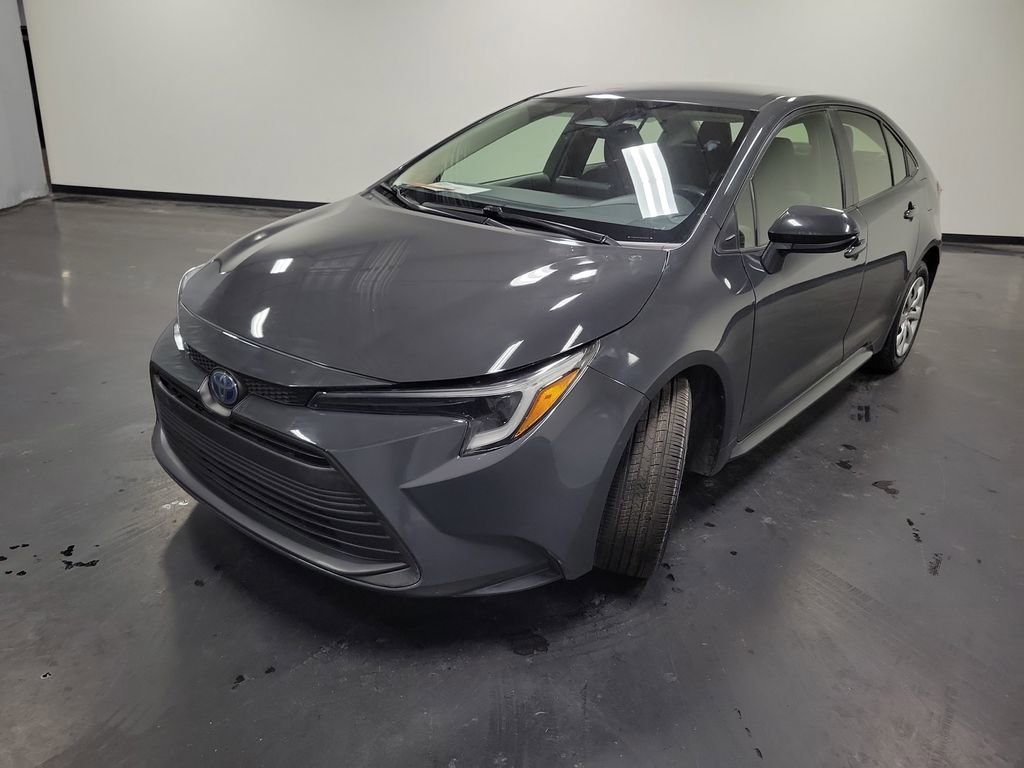 Used 2023 Toyota Corolla LE w/ Carpet Mat Package (TMS) image 4