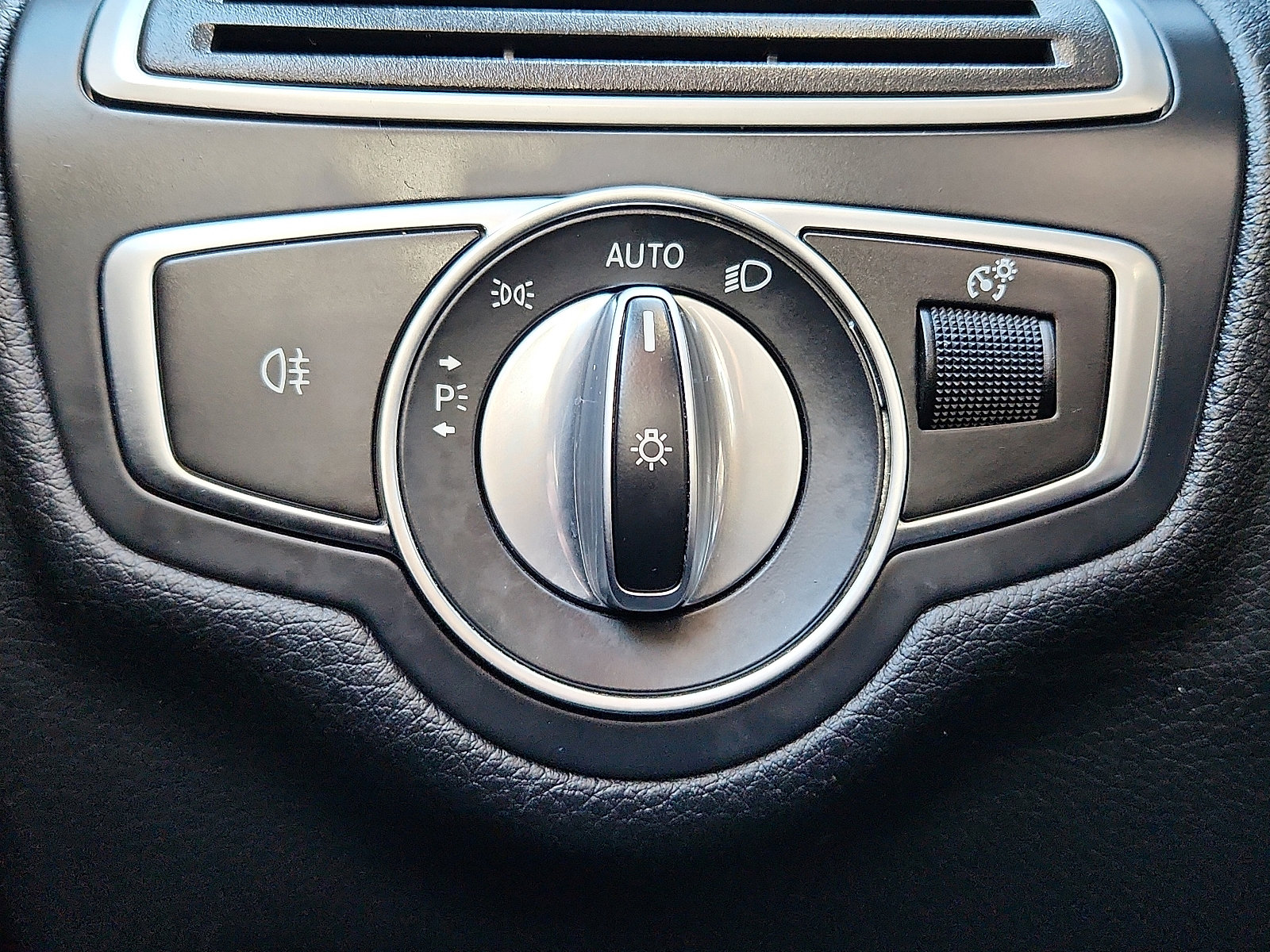 Used 2021 Mercedes-Benz C 300 4MATIC Sedan w/ AMG Line image 25