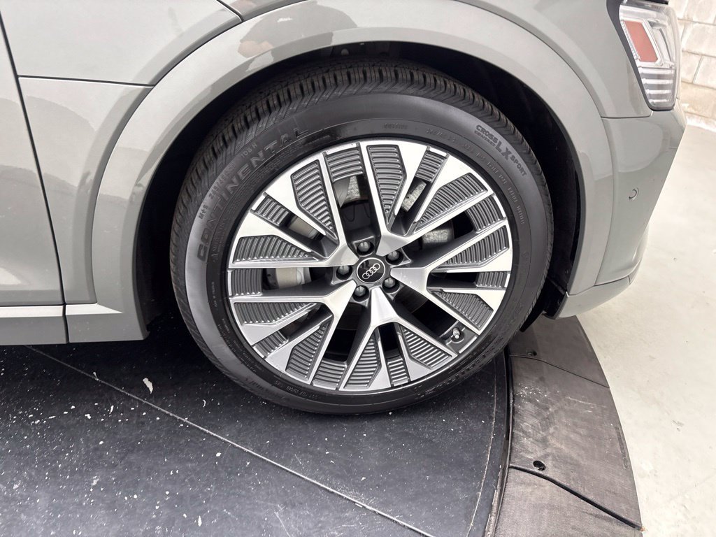 Used 2024 Audi Q8 e-tron Premium Plus AWD/4WD image 23