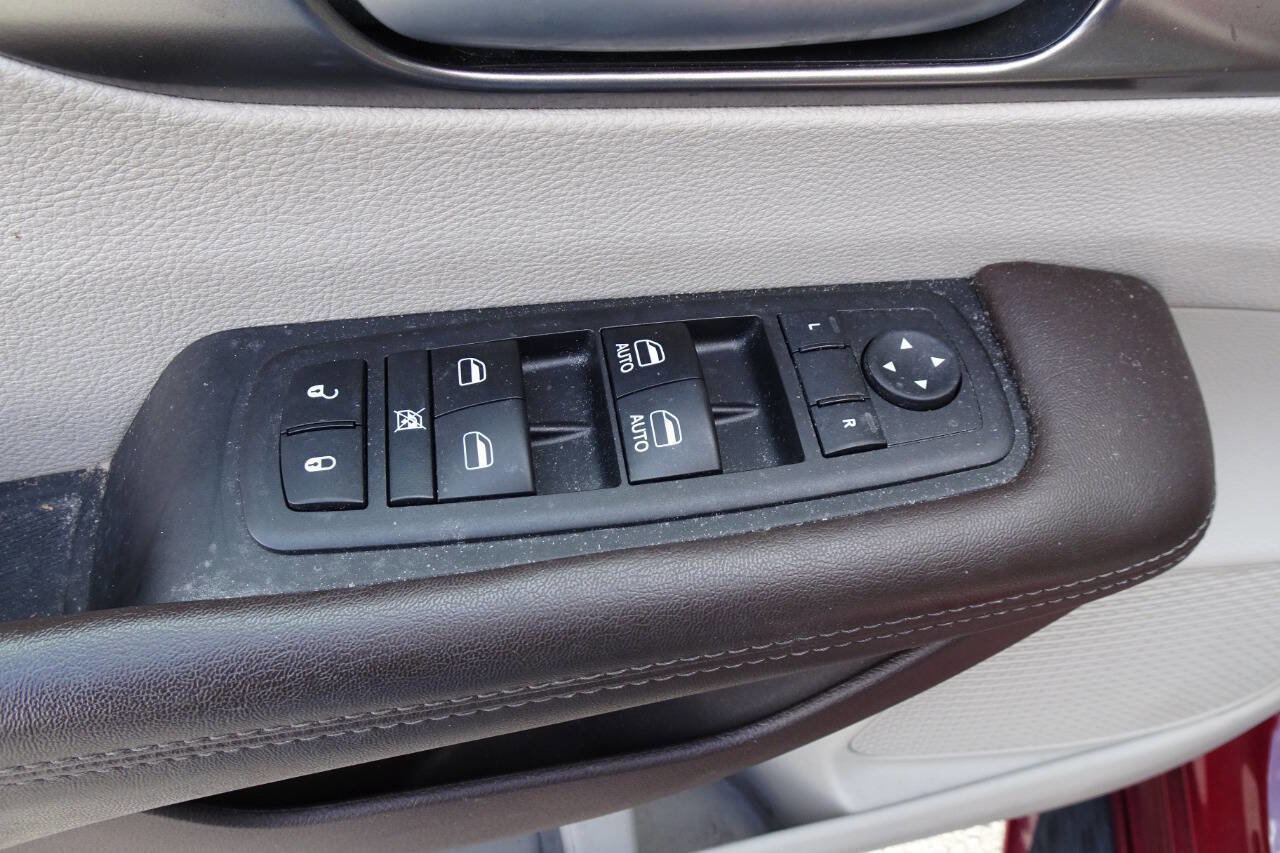 Used 2018 Chrysler Pacifica Touring Plus FWD image 14