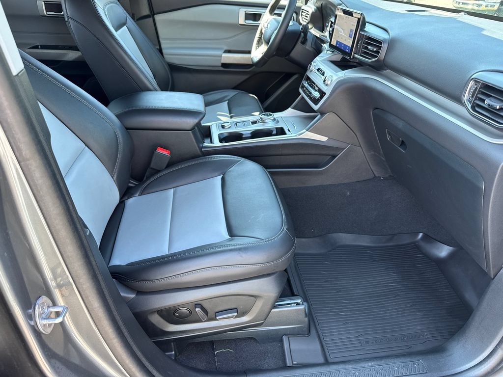 Used 2024 Ford Explorer XLT w/ Equipment Group 202A AWD/4WD image 13