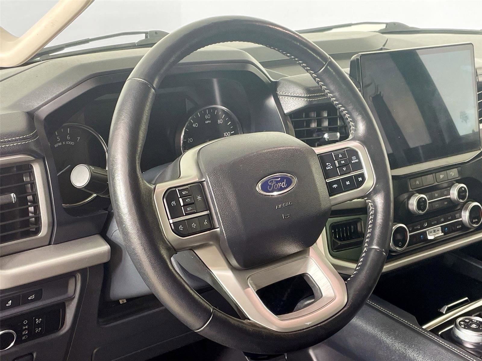 Used 2024 Ford Expedition XLT image 12