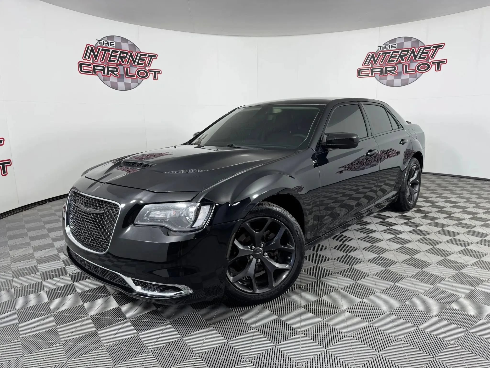 Used 2023 Chrysler 300 Touring w/ Sport Appearance Package RWD image 1
