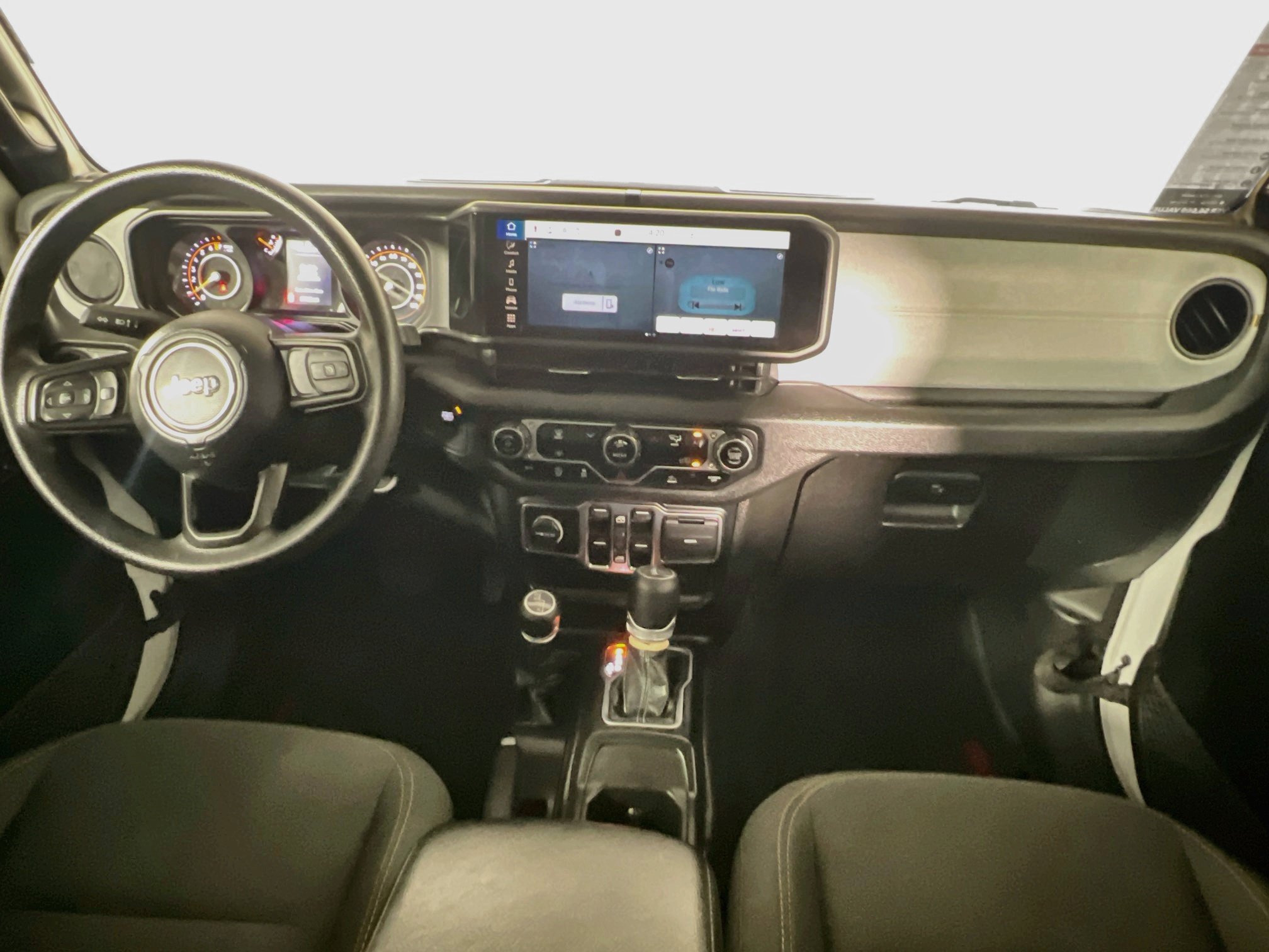 Used 2024 Jeep Gladiator Sport AWD/4WD image 30