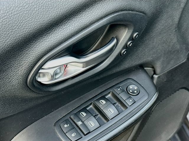 Used 2014 Jeep Cherokee Limited w/ Luxury Group FWD image 24