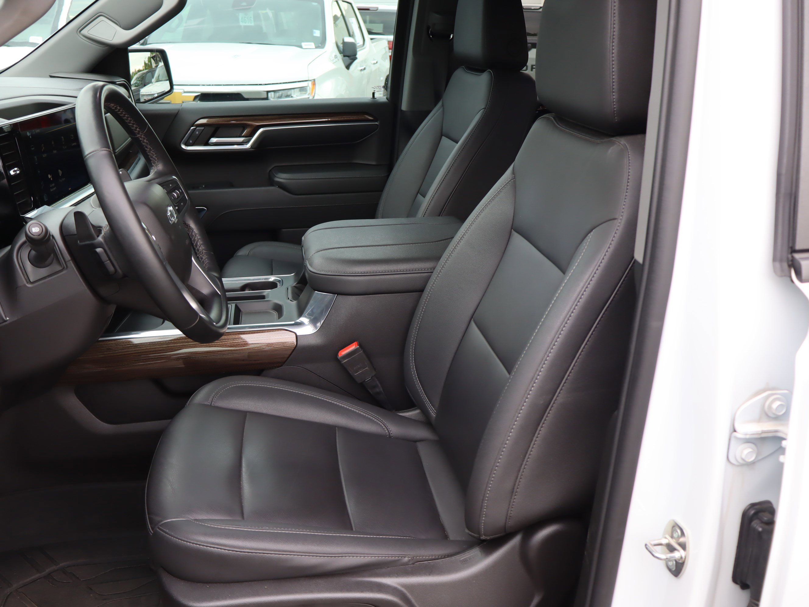 Used 2024 Chevrolet Silverado 1500 LT Trail Boss w/ LT Trail Boss Premium Package AWD/4WD image 19