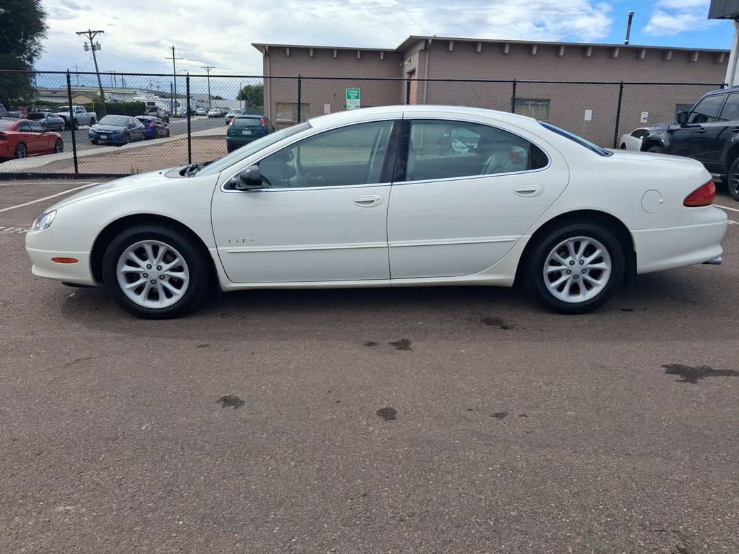 Used 2000 Chrysler LHS FWD image 4