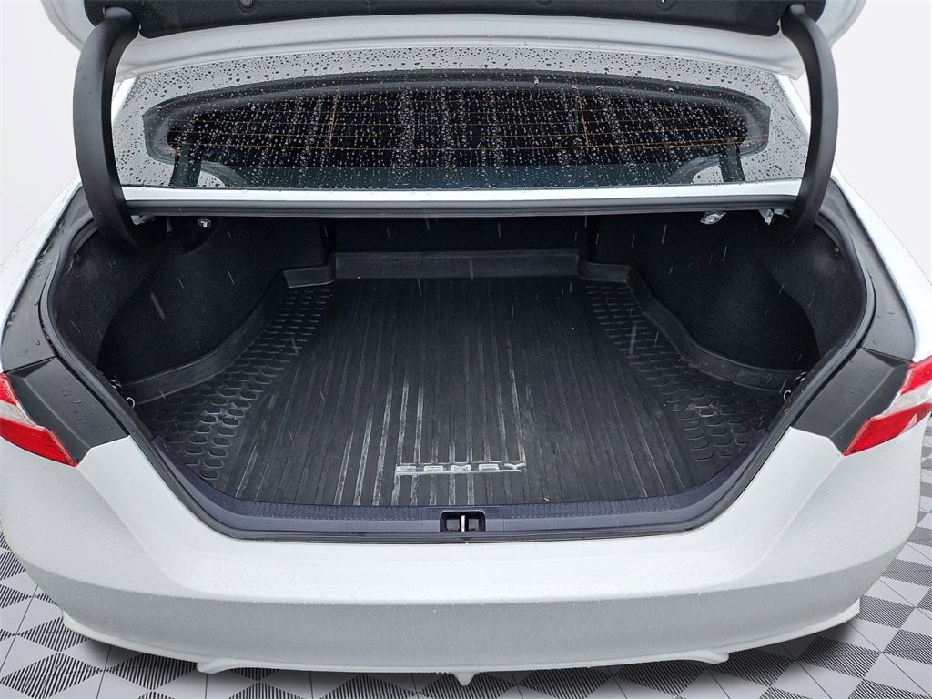 Used 2020 Toyota Camry SE image 23