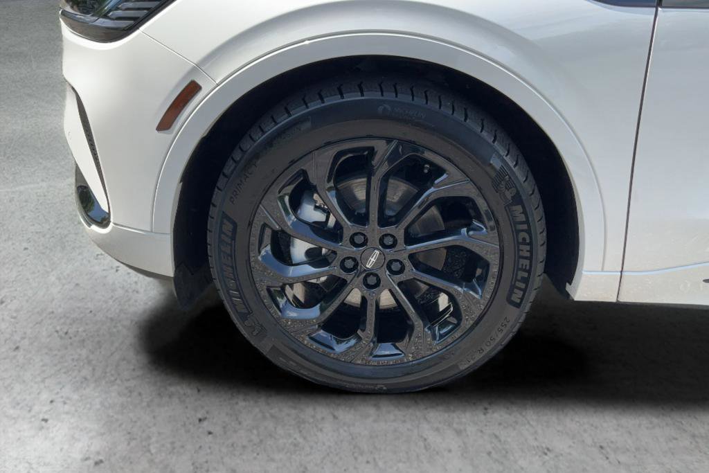 Used 2025 Lincoln Nautilus Reserve AWD/4WD image 24