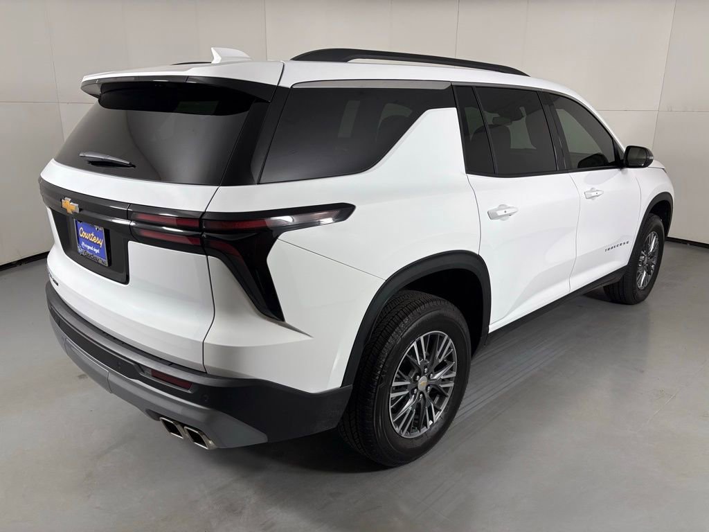 Used 2025 Chevrolet Traverse LT image 10