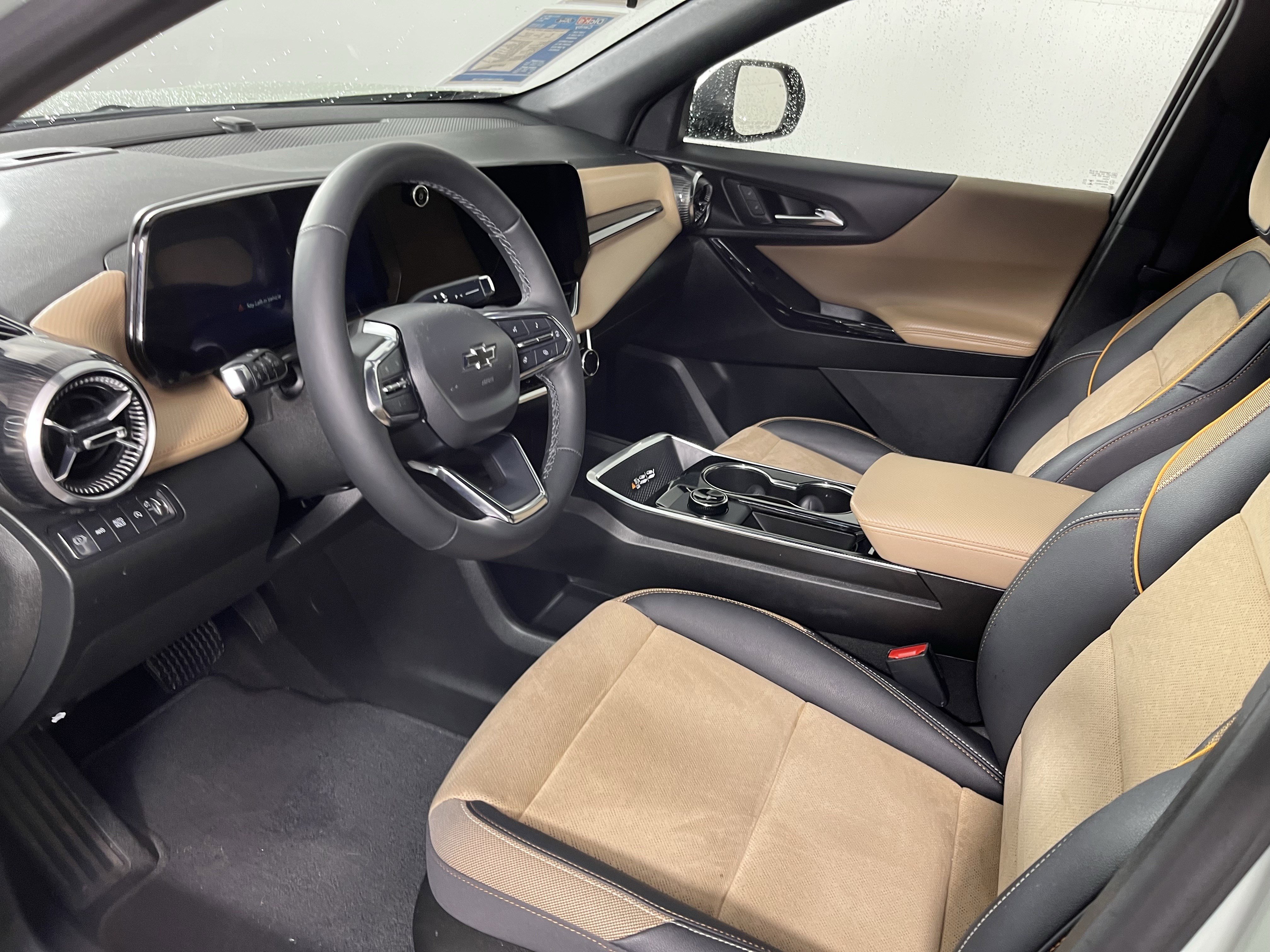 Used 2025 Chevrolet Equinox ACTIV w/ Convenience Package III image 10