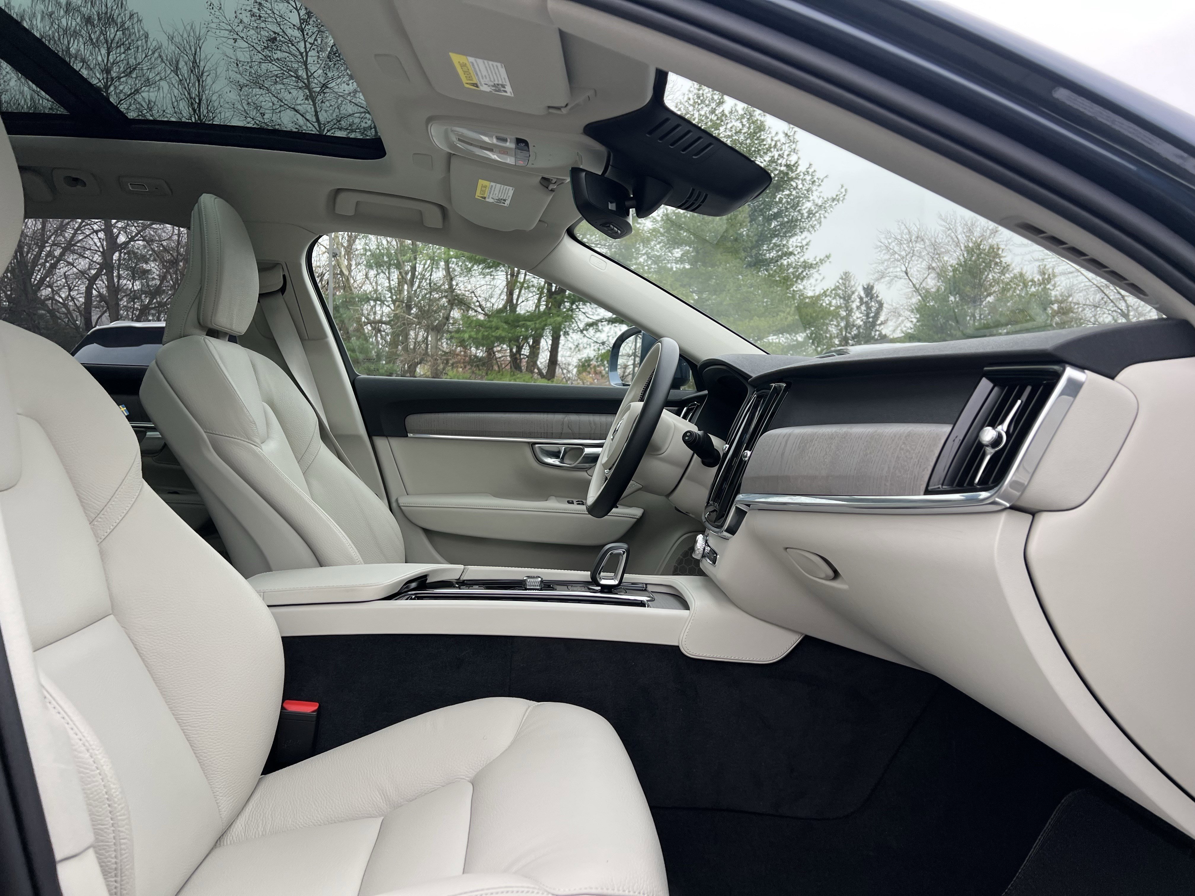 Used 2025 Volvo V90 B6 Cross Country Plus image 16