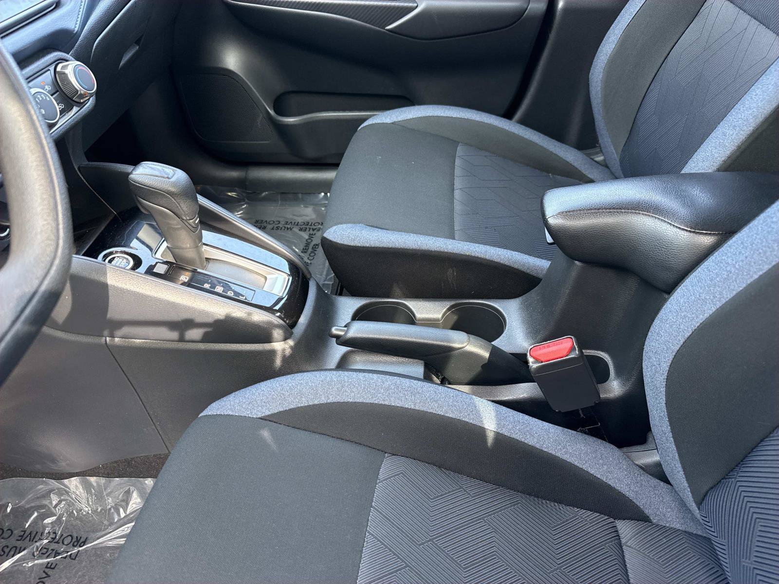 Used 2025 Nissan Versa SV FWD image 21