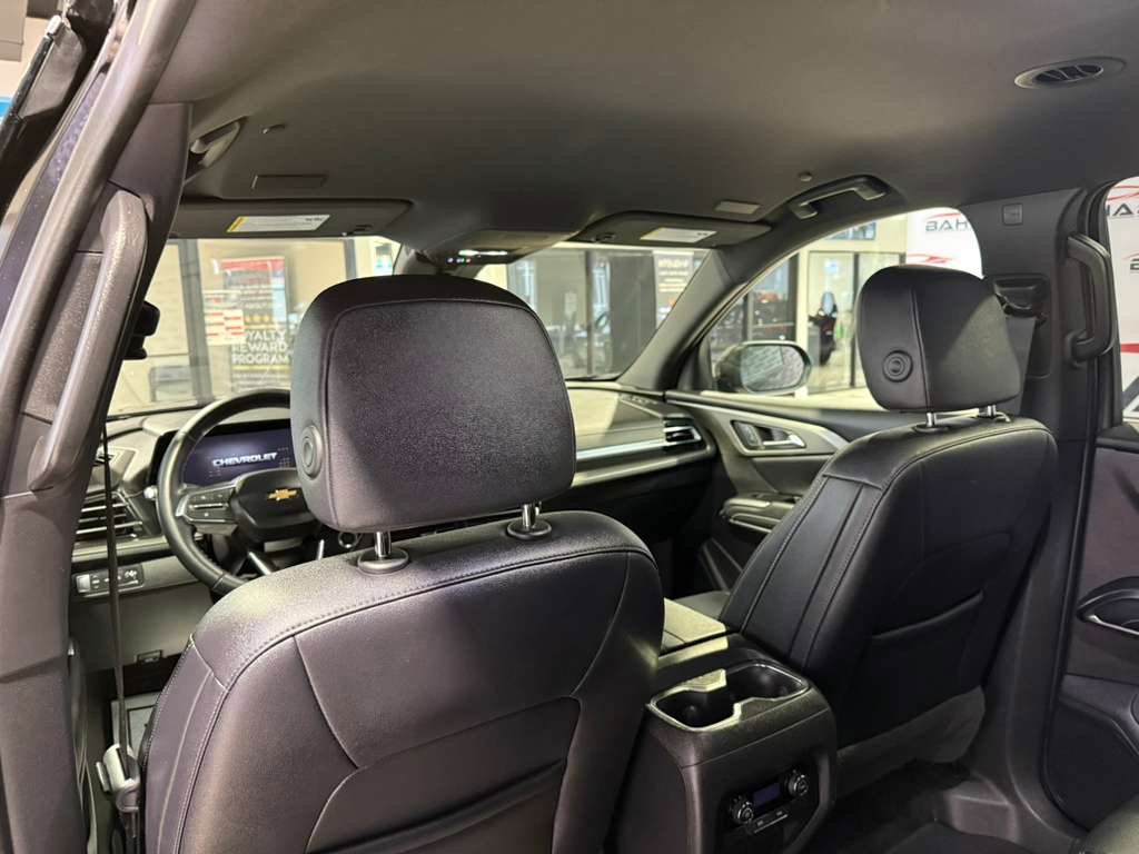 Used 2025 Chevrolet Traverse LT AWD/4WD image 32