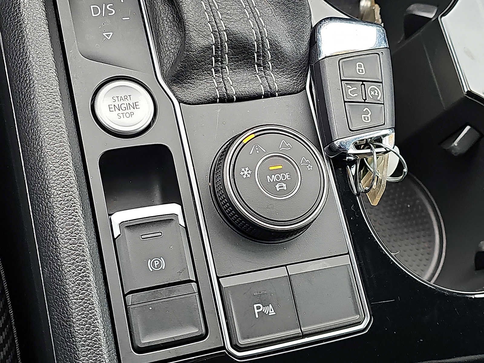 Used 2022 Volkswagen Atlas Cross Sport SE image 24
