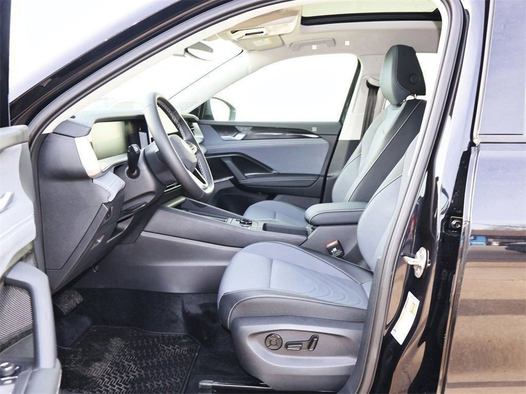 New 2026 Volkswagen Tiguan SE image 12